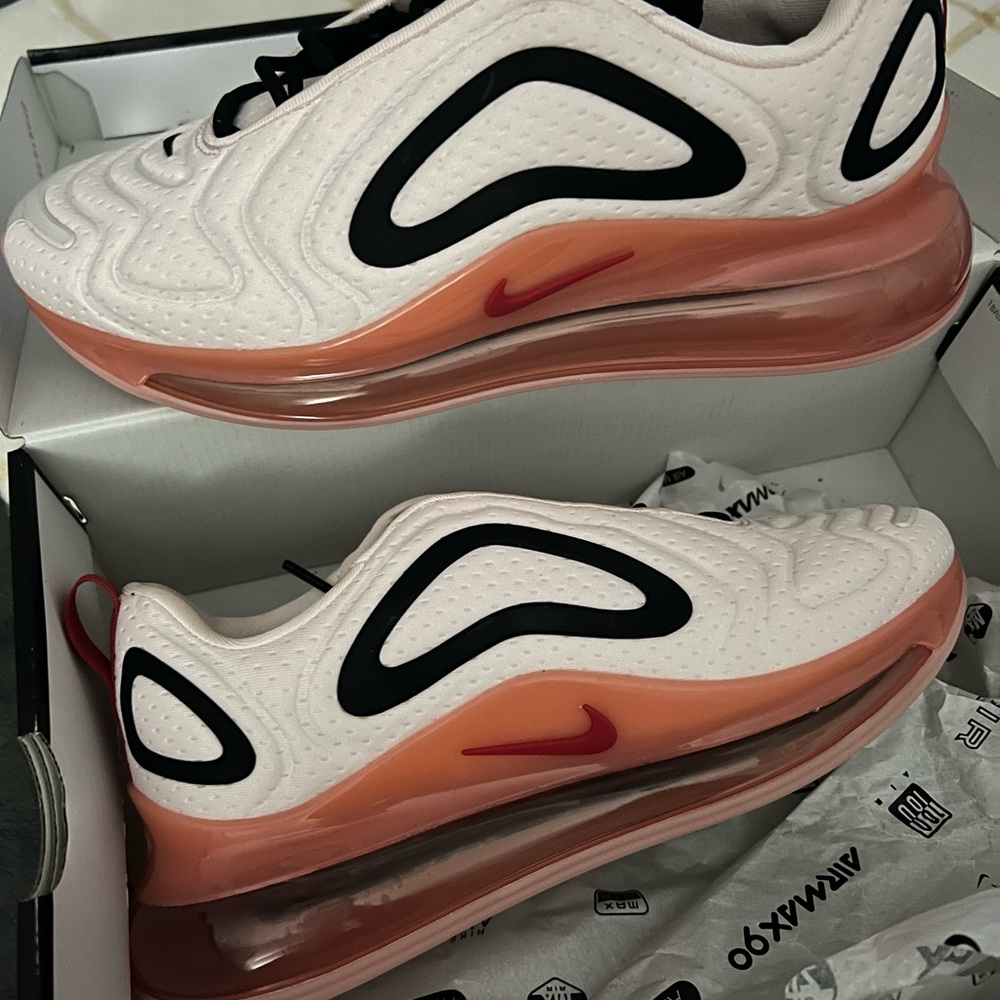 BRAND NEW Nike Air Max Max 720 Size 10